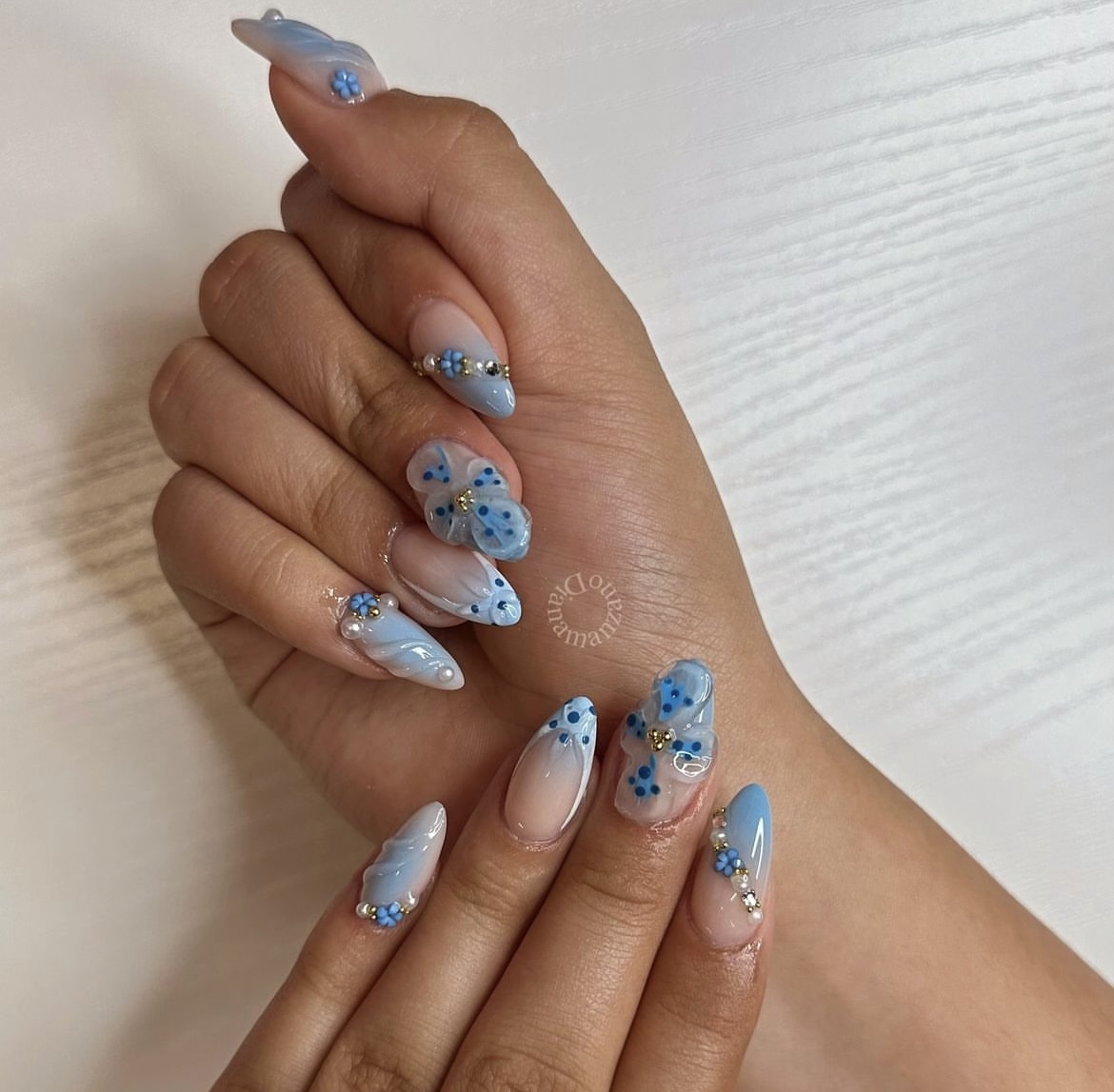35+ Beautiful Graduation Nails (to Make You Even More Proud of Yourself ...