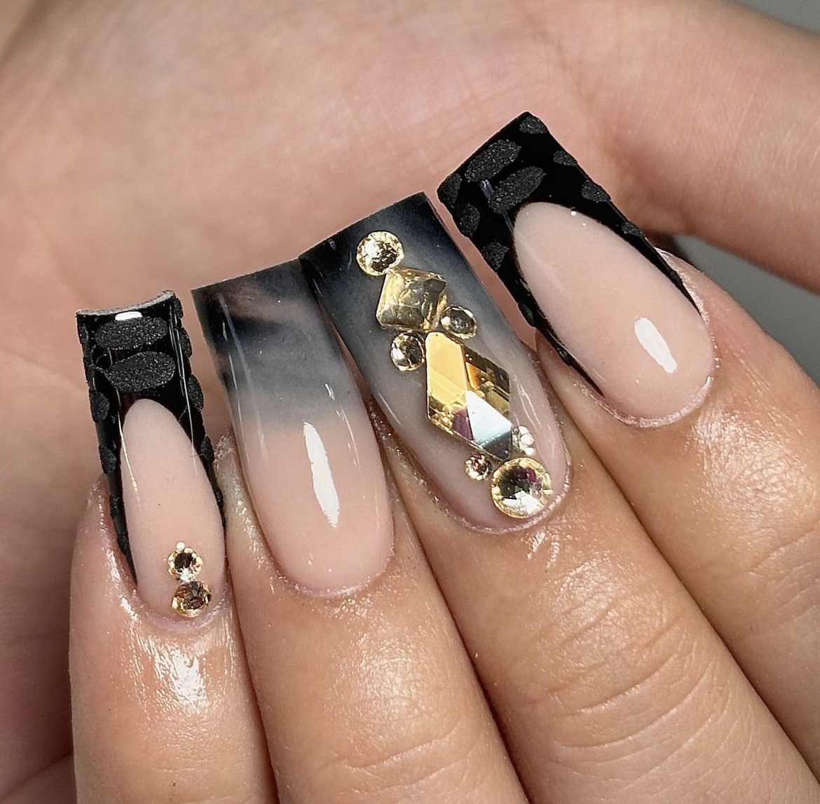 35+ Beautiful Graduation Nails (to Make You Even More Proud of Yourself ...