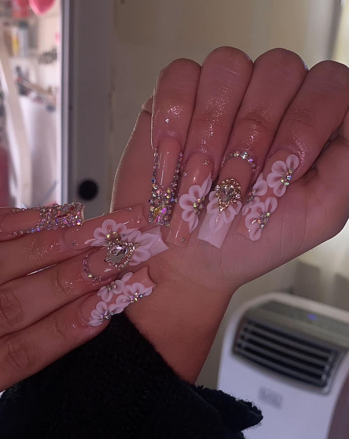 35+ Beautiful Graduation Nails (to Make You Even More Proud of Yourself ...